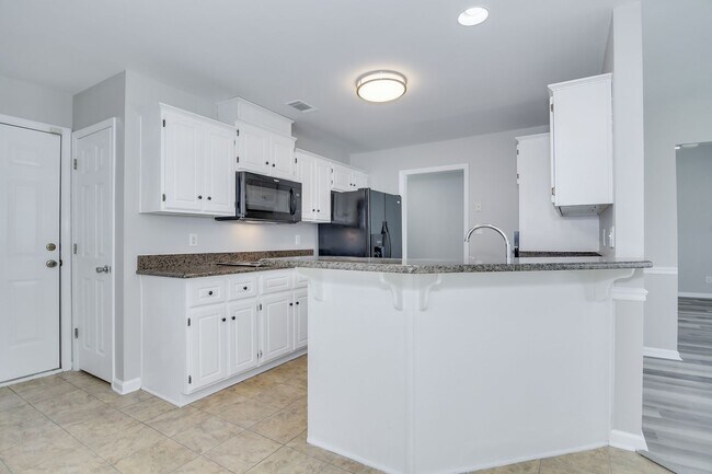 Building Photo - 4 Bedroom Ranch