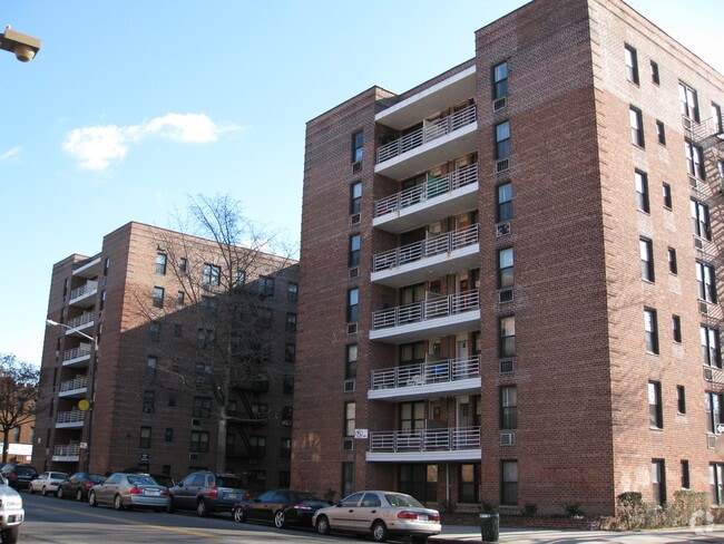 Building Photo - 950 Rutland Rd