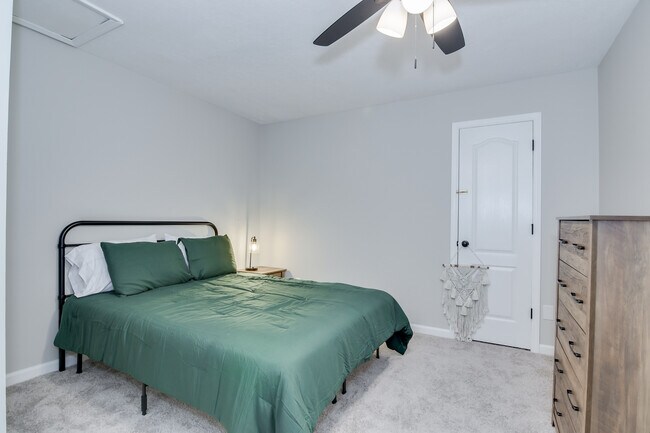 Building Photo - 2003 Helmsdale Ln