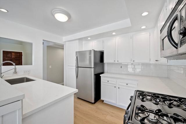 Building Photo - 375 N Melrose Dr