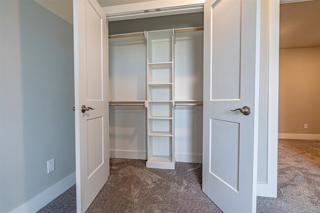 Building Photo - 2044 Salina Cir