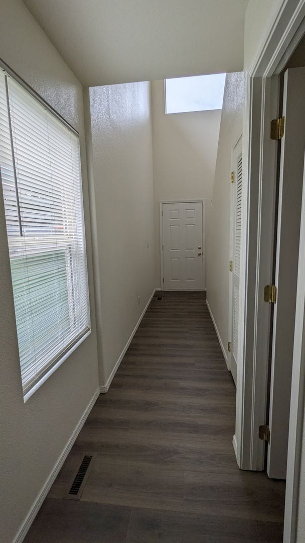 Building Photo - 3 BED/2.5 BATH TOWNHOME IN UNIVERSITY VILL...