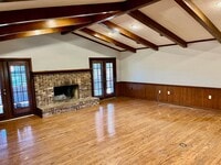 Building Photo - AVAILABLE 07/01!  HUGE 3300sqft  4BR/3.5BA...