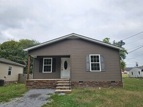 Building Photo - COMING SOON....Beautiful Home near Historic Downtown Tullahoma!