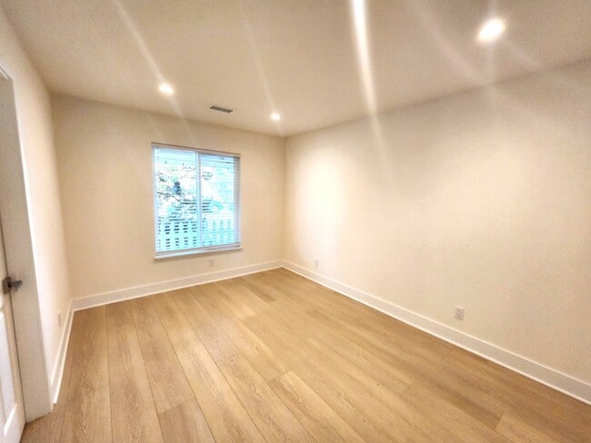 Building Photo - Stunning remodel