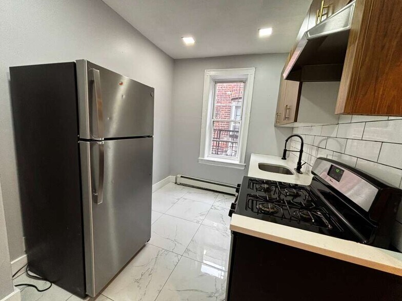 Building Photo - 243 Lexington Ave