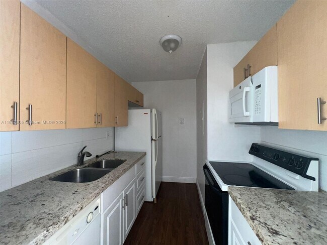 Building Photo - 1129 Lake Victoria Dr