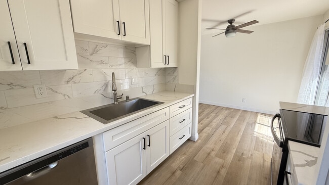 Building Photo - 1720 Orinda Ct