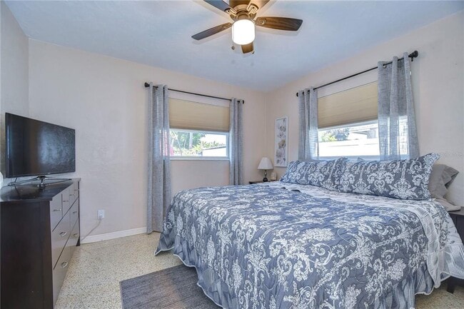 Building Photo - 5635 24th Ave N