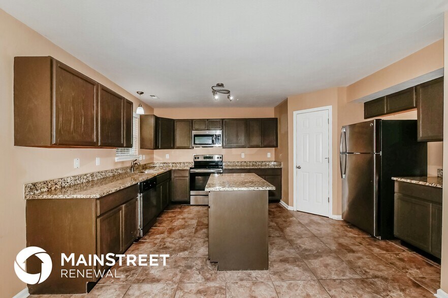 Building Photo - 8144 Wood Hollow Ln