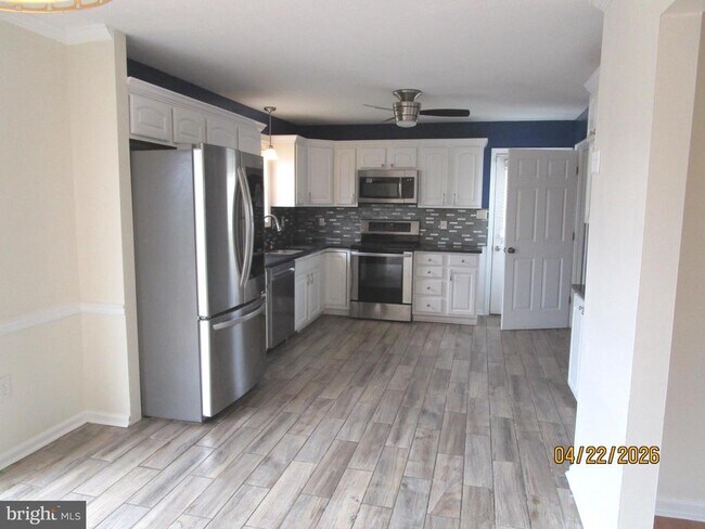 Building Photo - 540 Thompson St