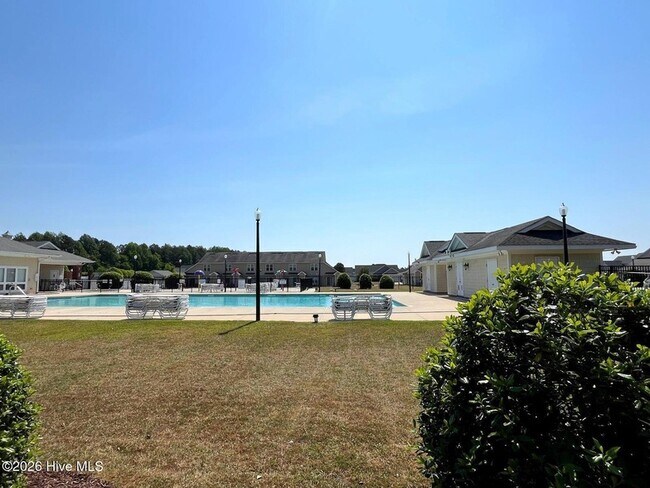 Building Photo - 561 Thorncliff Dr