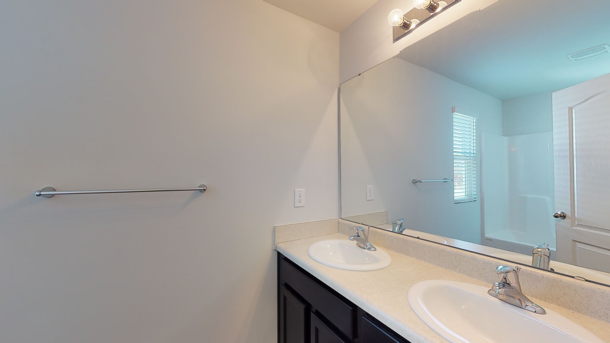 Upstairs Full Bathroom - 117 Maple Tree Ln