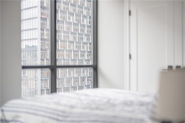 Building Photo - 350 Oliver Ave