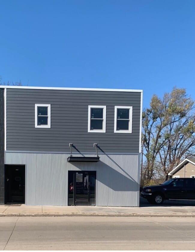 Building Photo - 1214 3rd St S