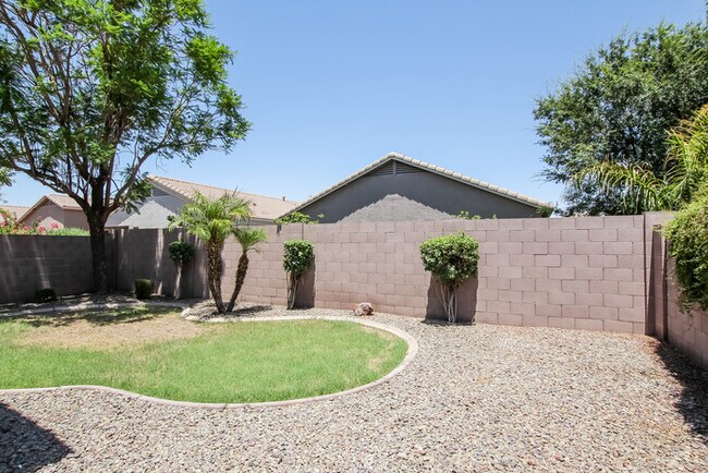 Building Photo - 9038 W Villa Maria Dr