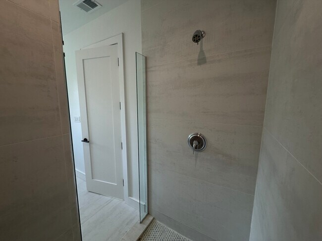 Building Photo - 4243 N Damen Ave