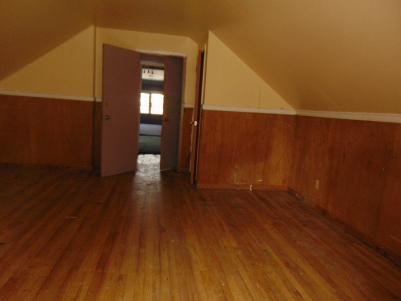 Building Photo - 7637 S Eberhart Ave