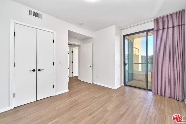 Building Photo - 871 Crenshaw Blvd