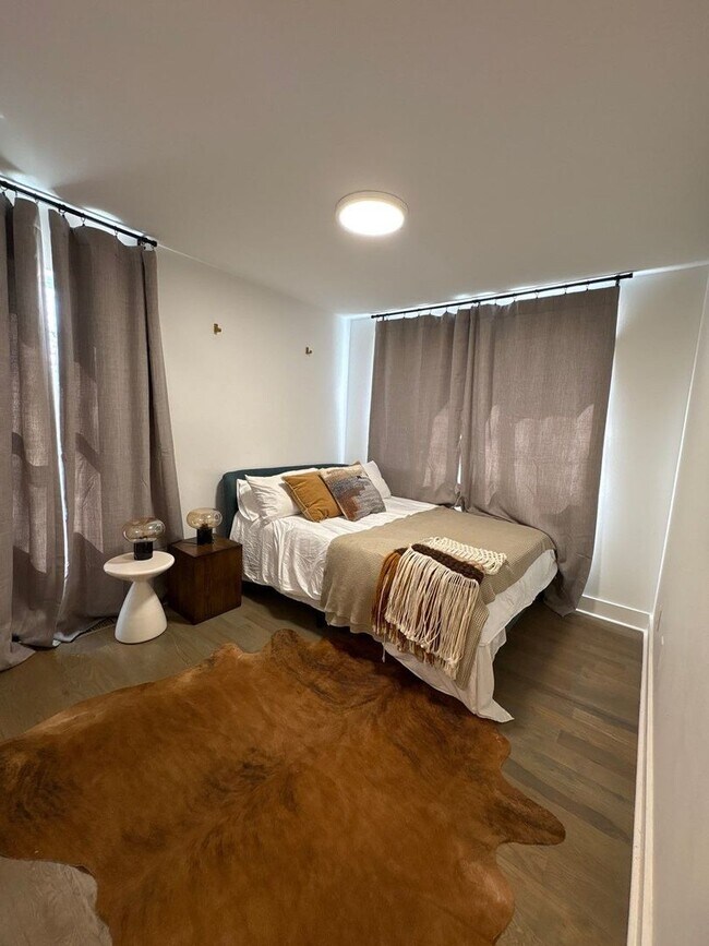 Building Photo - Fully Furnished 5 Bed, 3.5 Bath Located In East Nashville's McFerrin Park Neighborhood w/ Flexibl...