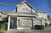 Building Photo - 2bd/2.5ba Kirkland Townhome
