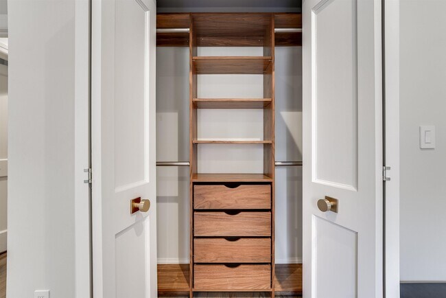 Building Photo - 202 Garden St