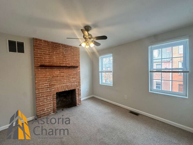 Building Photo - 3 Bedroom Home with Rooftop Views and Modern Finishes