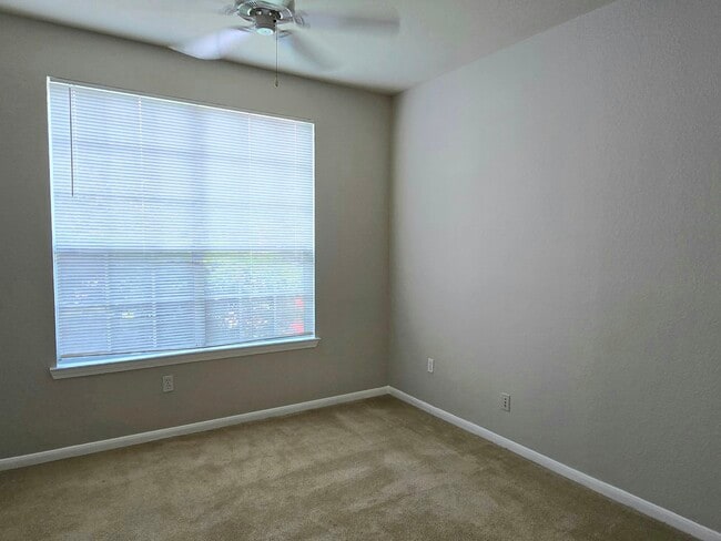 Building Photo - 9005 Lee Vista Blvd