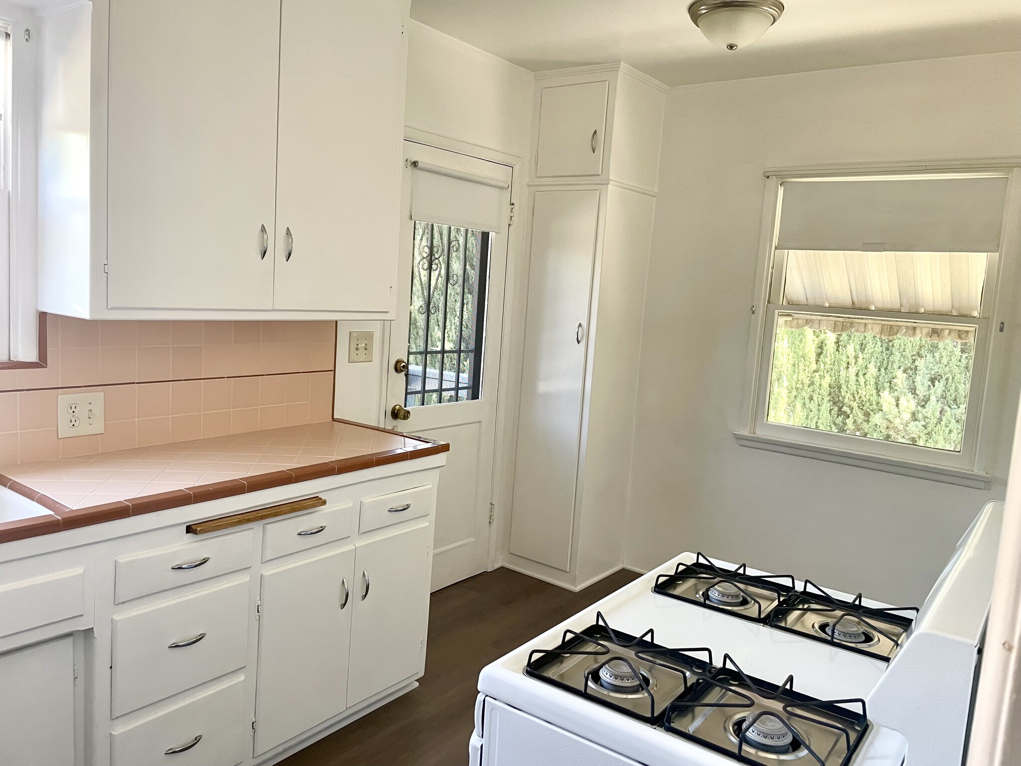 Kitchen with brand new flooring - 614 N Atlantic Blvd