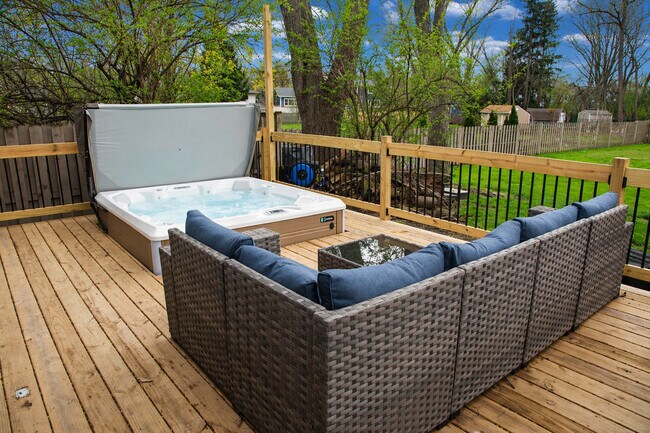 Building Photo - 2S316 Arrowhead Dr