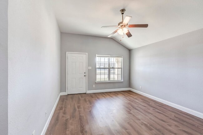 Building Photo - 2930 Saulsbury Dr