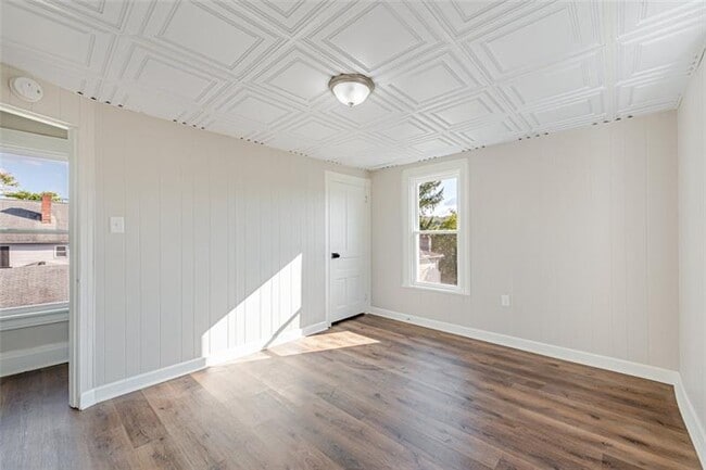 Building Photo - 212 Penn St