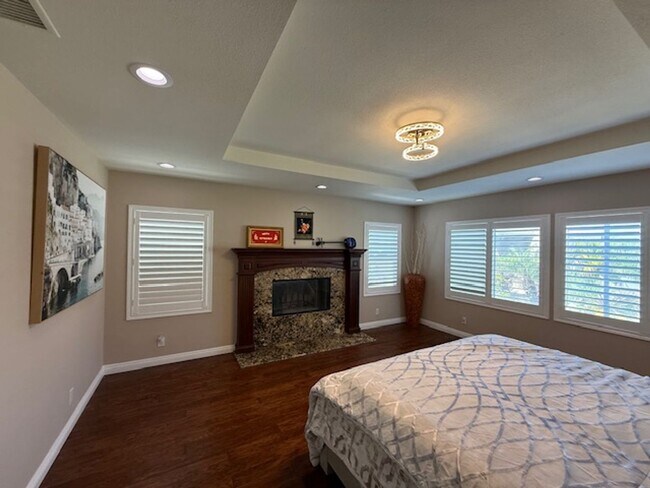 Building Photo - Fully Furnished 5 bedroom home