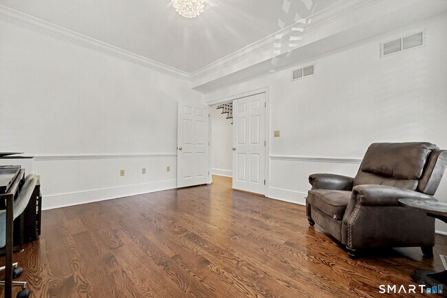 Building Photo - 16 Elmwood Drive