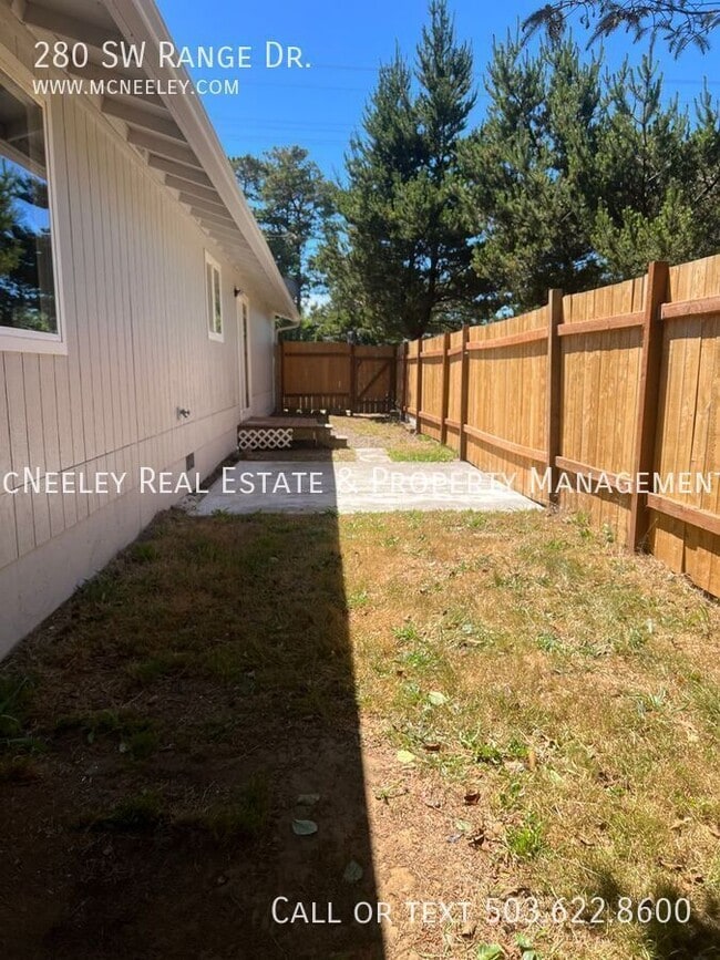 Building Photo - 280 SW Range Dr