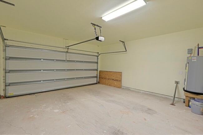 Building Photo - 7580 E Bay Blvd