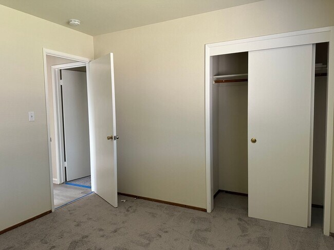 Building Photo - 3 Bedroom in Santa Clara