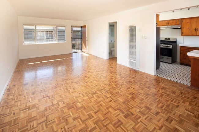 Building Photo - Spacious 2BR/1.5Bath Near North Park with ...