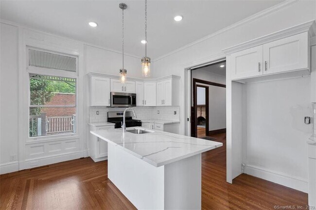 Building Photo - 131 Dwight St