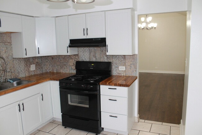 Building Photo - 9071 N Grace Ave