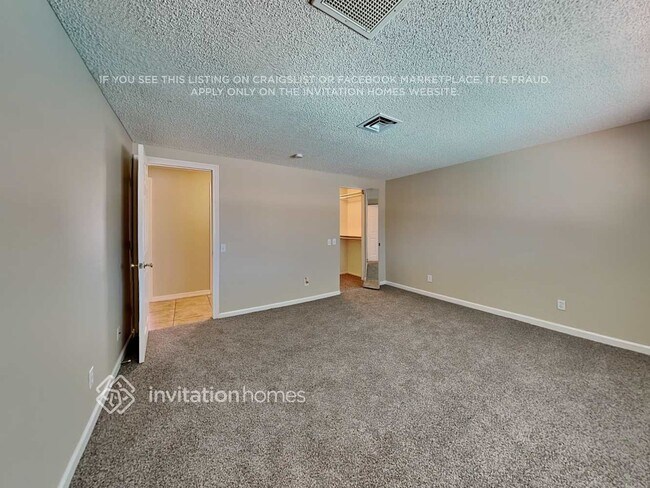 Building Photo - 10108 W Glenrosa Ave