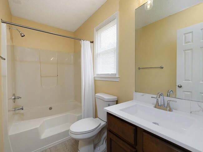 Building Photo - 16 Huntcliff Dr
