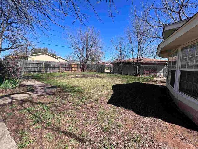 Building Photo - 5110 Jamaica Dr
