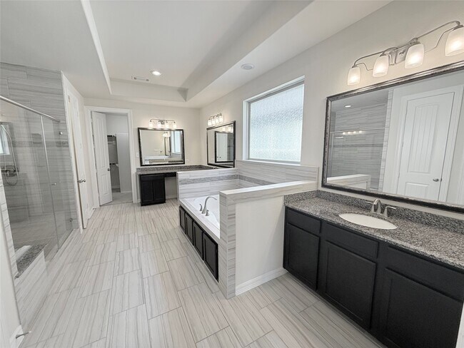Building Photo - 13216 Green Hills Dr