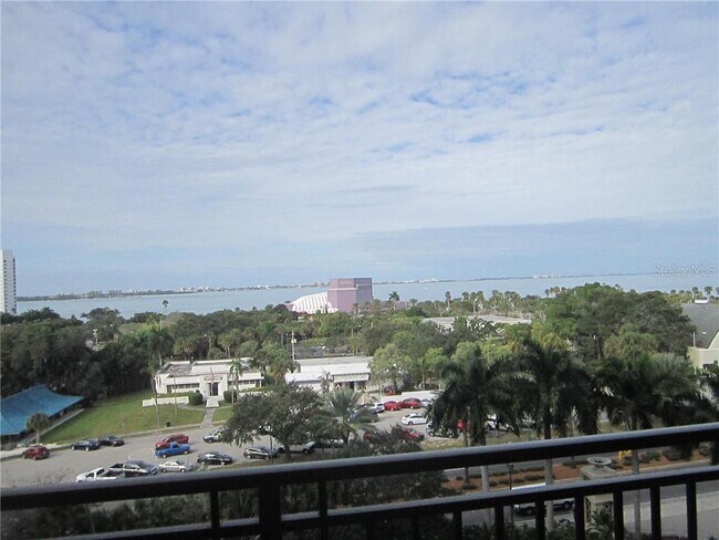Building Photo - 750 N Tamiami Trl