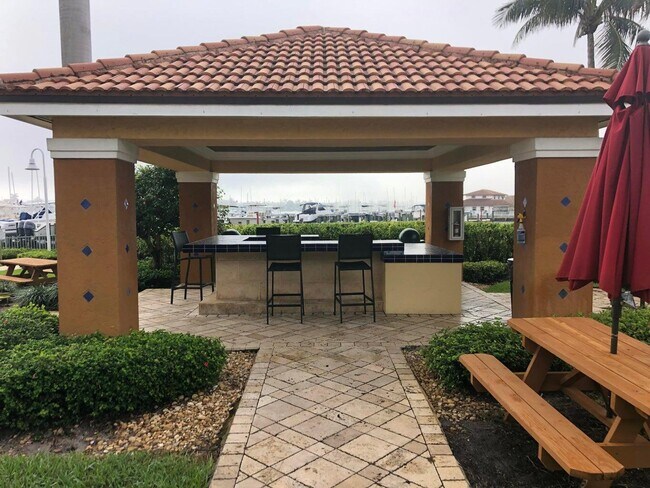 Building Photo - 180 Yacht Club Way