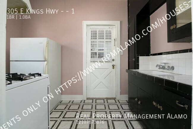 Building Photo - AVAILABLE NOW! Charming Efficiency Near Tr...