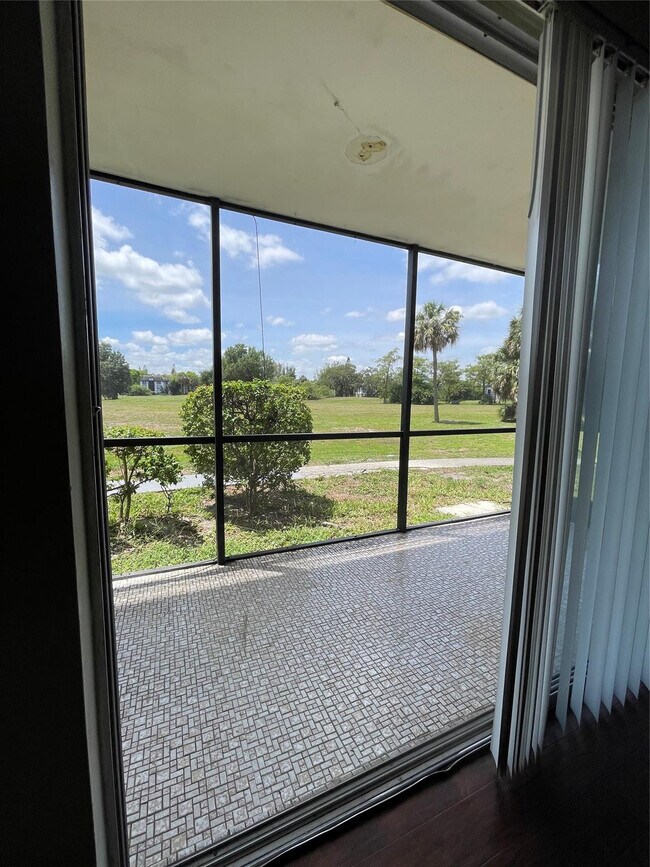 Building Photo - 4158 Inverrary Dr