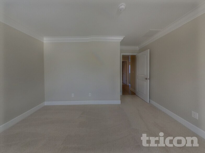 Building Photo - 7773 Oasis Dr