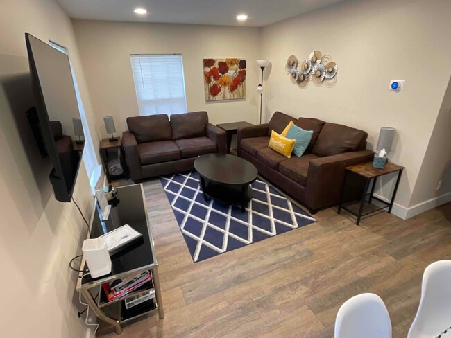 Building Photo - 1104 S State St